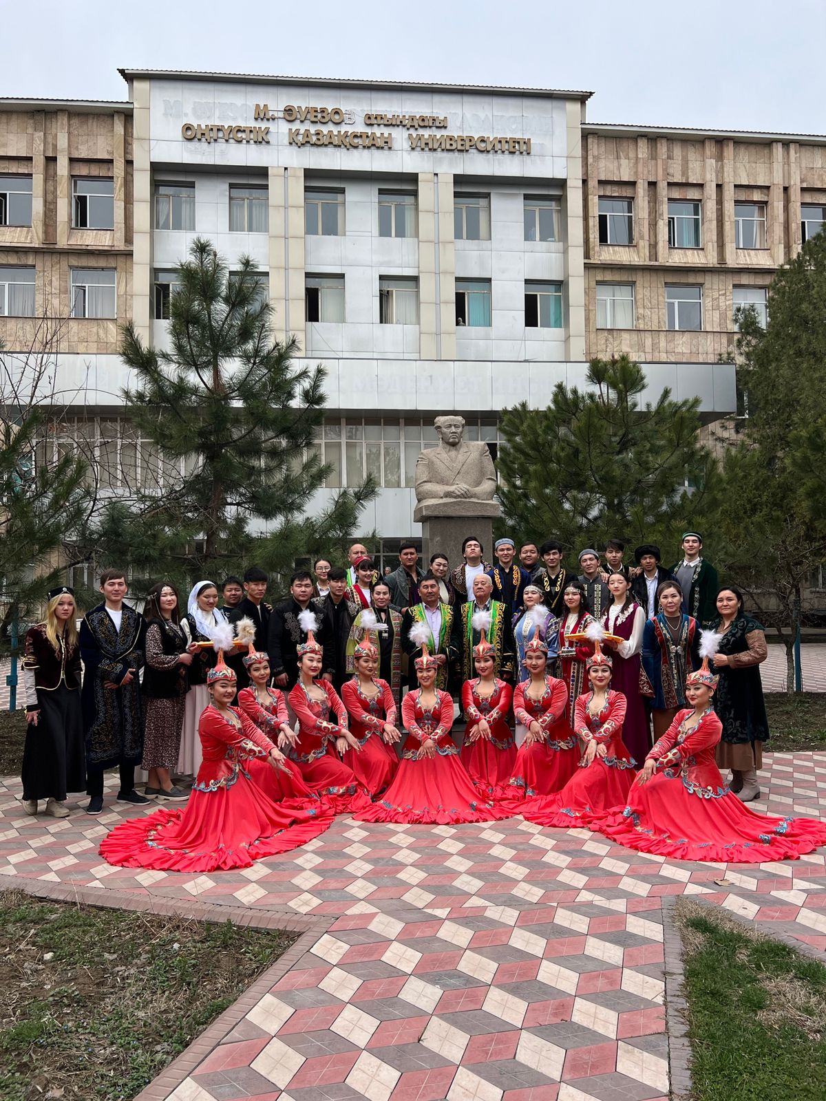 &quot;Art&quot; department congratulated all departments of the faculty on the great day of Ulys, anniversary of renewal.